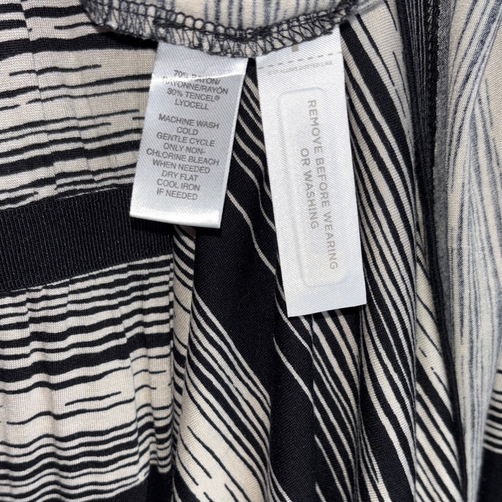LOFT Monochrome Sleeveless Dress - Picture 4 of 4